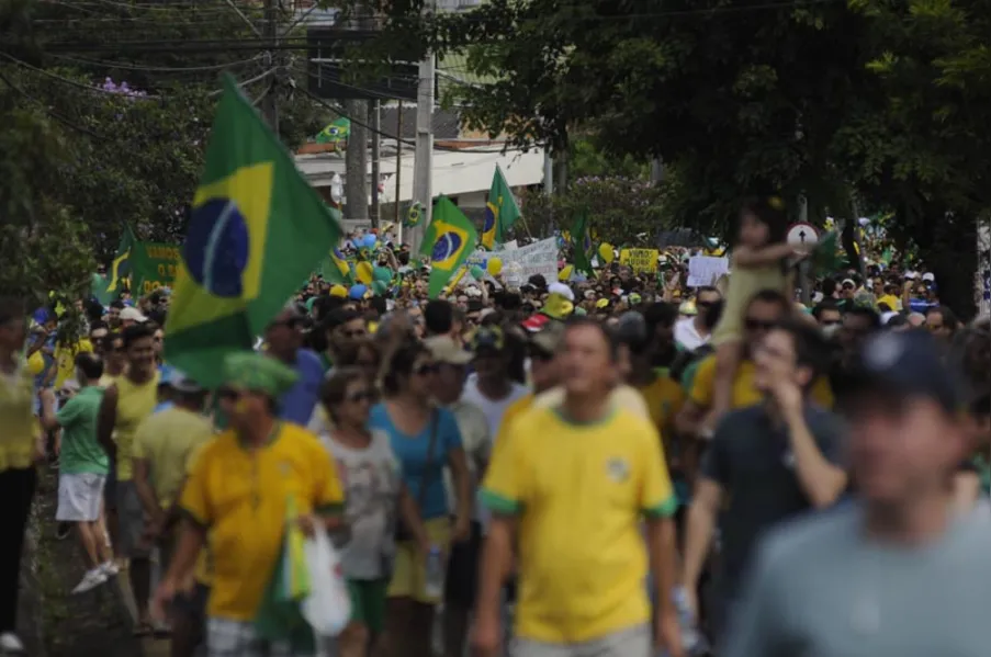 Críticas a Lula, Dilma e ao PT e apoio Moro