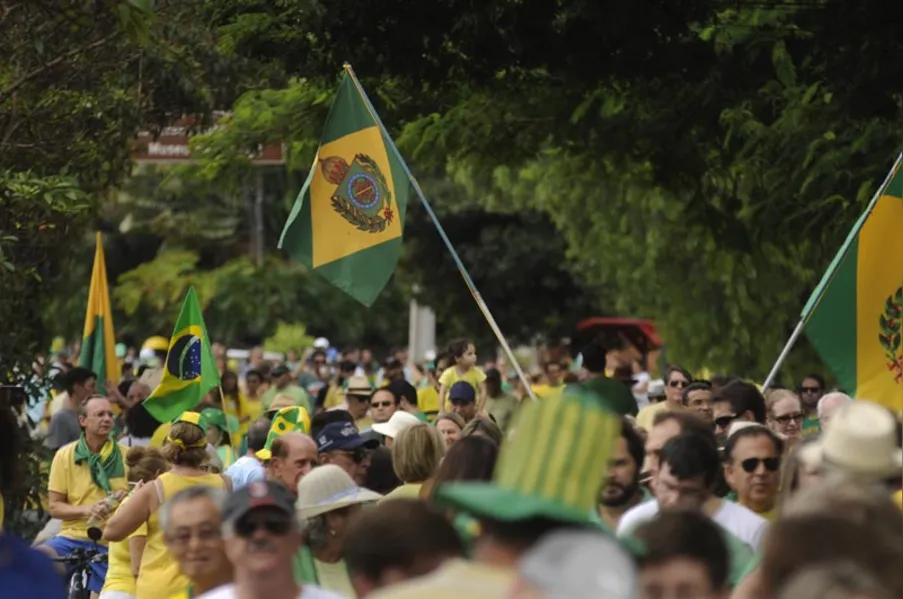 Críticas a Lula, Dilma e ao PT e apoio Moro