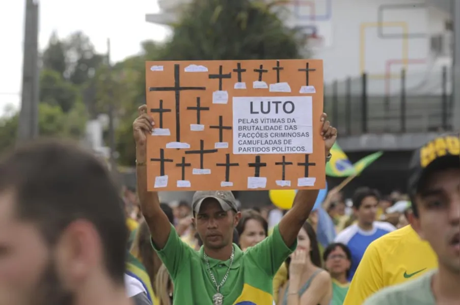 Críticas a Lula, Dilma e ao PT e apoio Moro