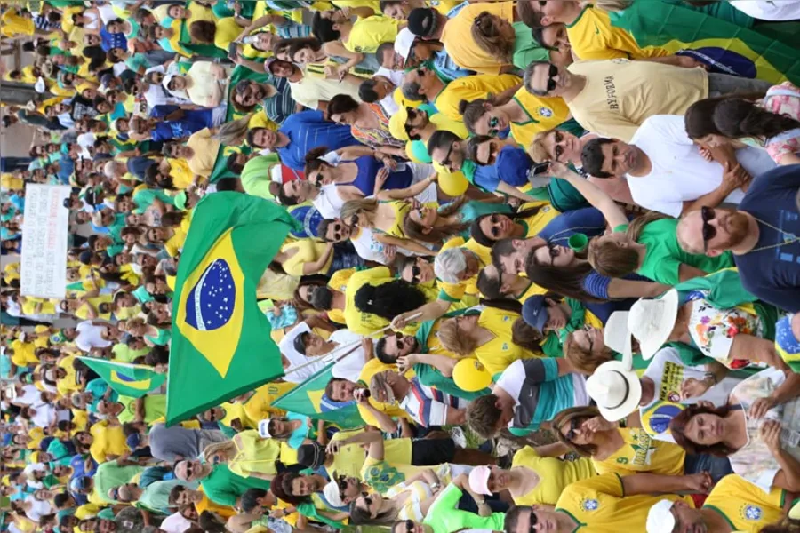 Críticas a Lula, Dilma e ao PT e apoio Moro