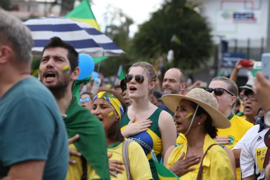 Críticas a Lula, Dilma e ao PT e apoio Moro