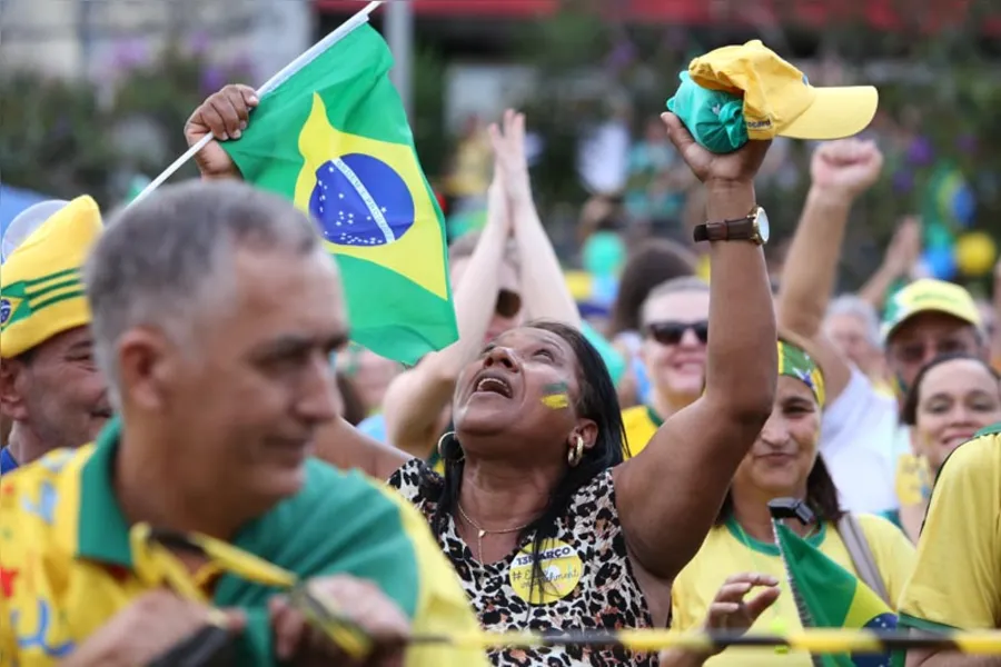 Críticas a Lula, Dilma e ao PT e apoio Moro