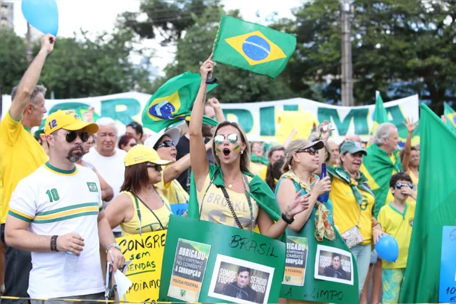 Críticas a Lula, Dilma e ao PT e apoio Moro
