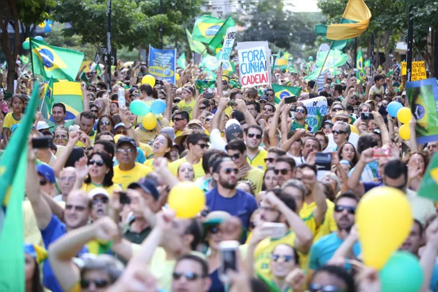 Críticas a Lula, Dilma e ao PT e apoio Moro