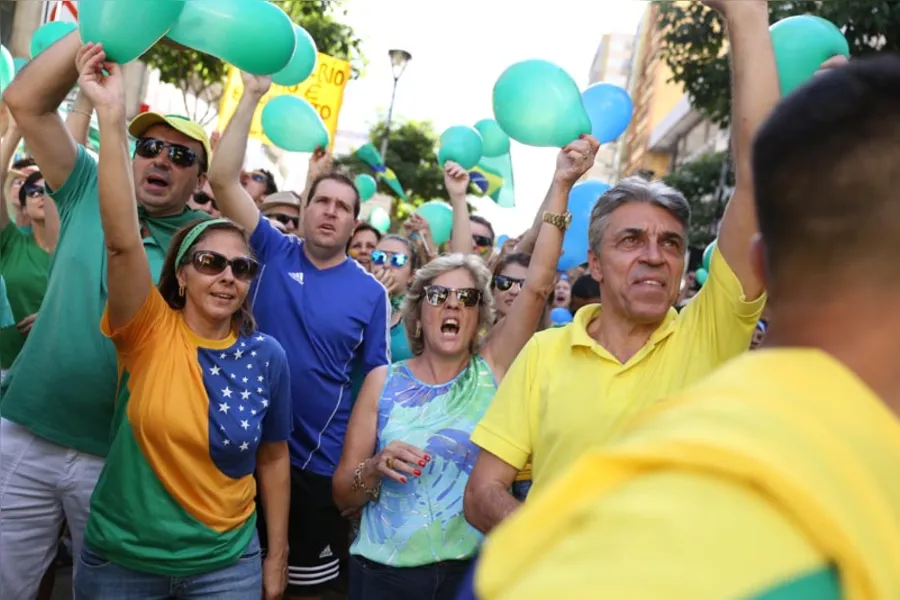 Críticas a Lula, Dilma e ao PT e apoio Moro