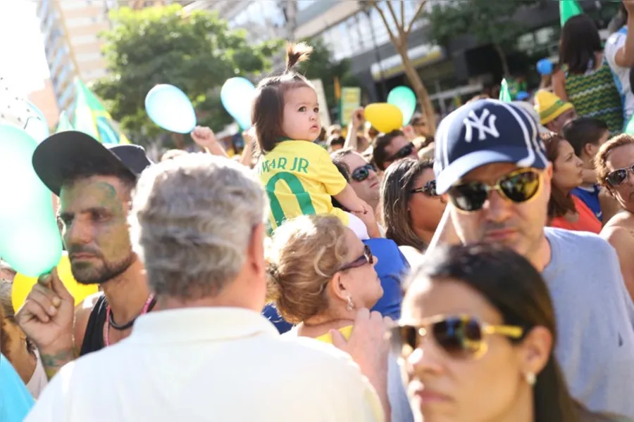 Críticas a Lula, Dilma e ao PT e apoio Moro