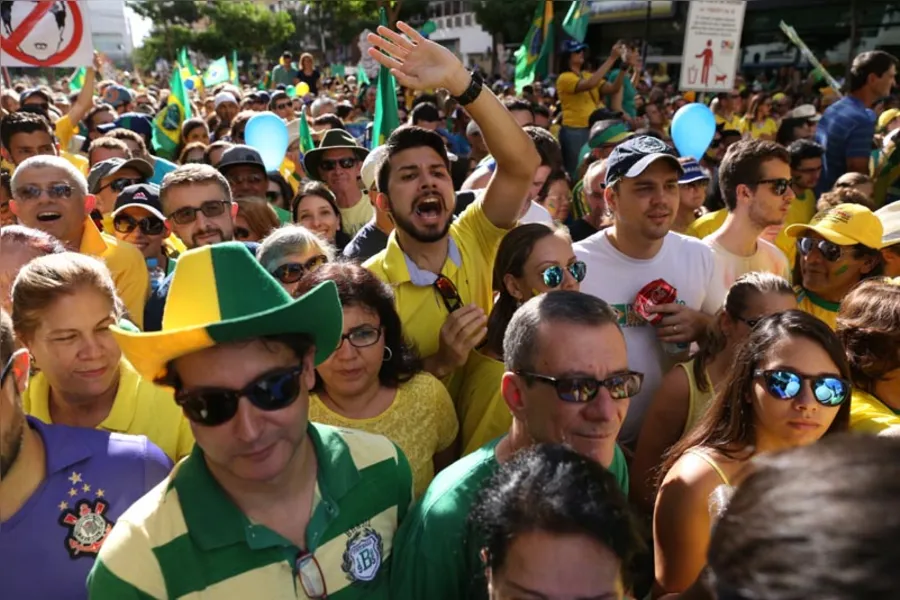 Críticas a Lula, Dilma e ao PT e apoio Moro