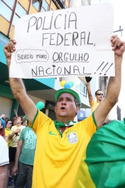 Críticas a Lula, Dilma e ao PT e apoio Moro