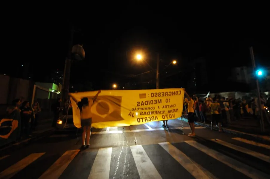 PROTESTO E RENÚNCIA