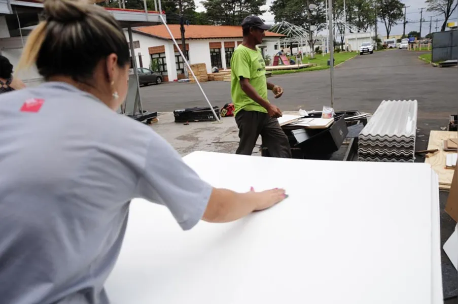 Começa a montagem dos estandes