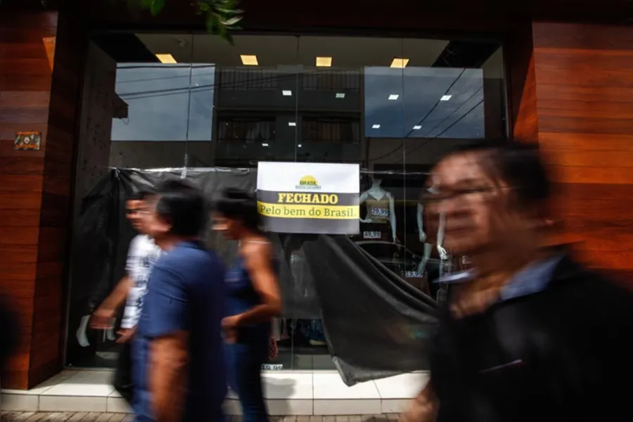 Comerciantes fecham as portas e enterram governo Dilma