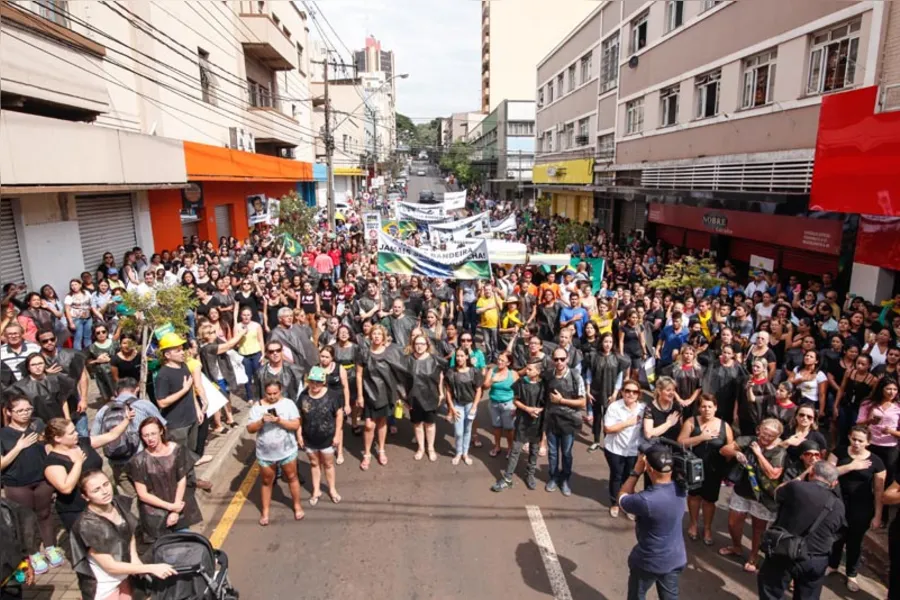 Comerciantes fecham as portas e enterram governo Dilma