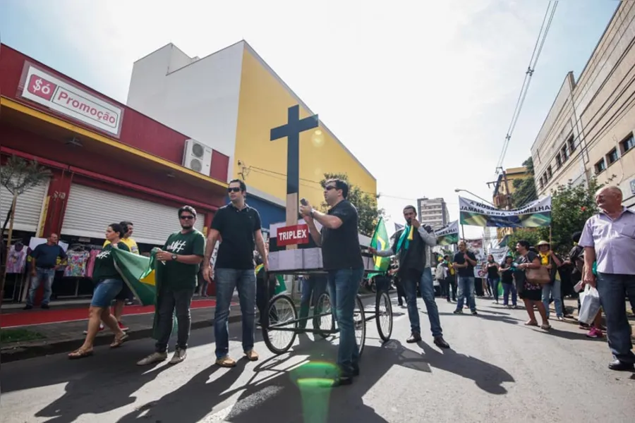 Comerciantes fecham as portas e enterram governo Dilma