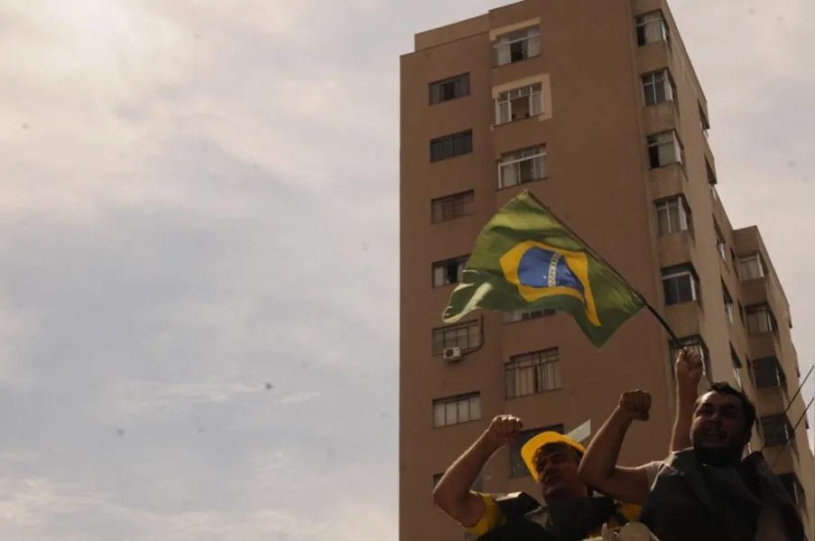 Comerciantes fecham as portas e enterram governo Dilma