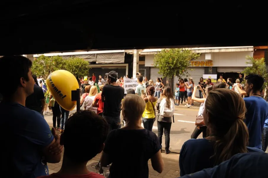 Comerciantes fecham as portas e enterram governo Dilma