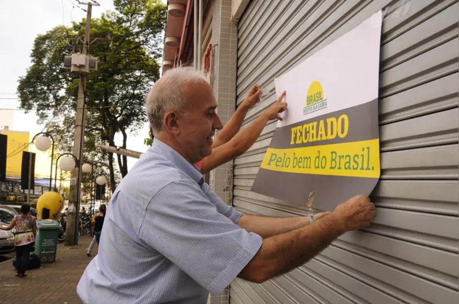 Comerciantes fecham as portas e enterram governo Dilma