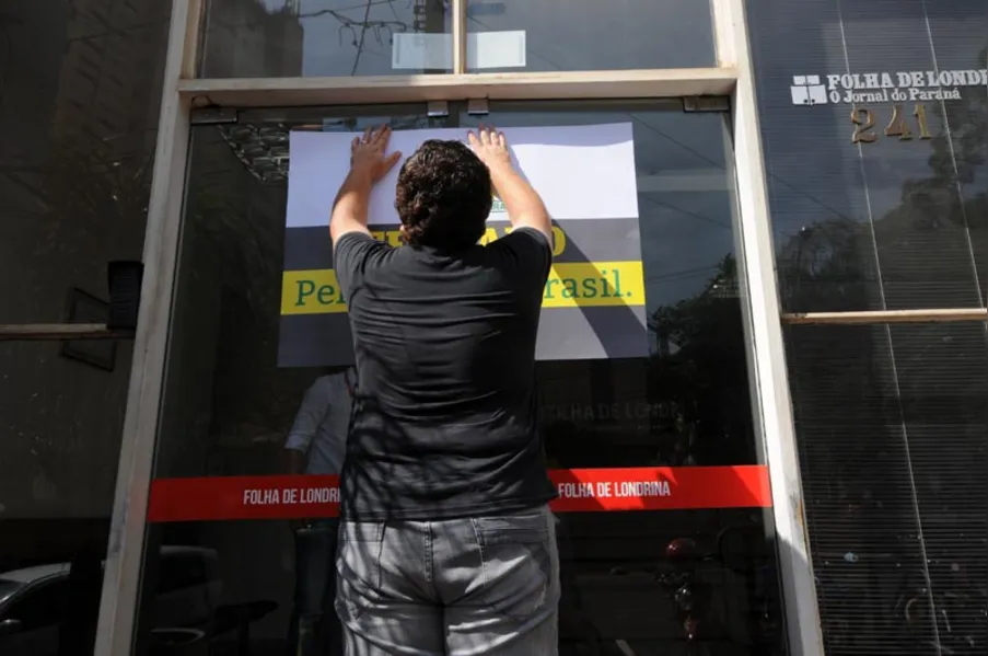 Comerciantes fecham as portas e enterram governo Dilma