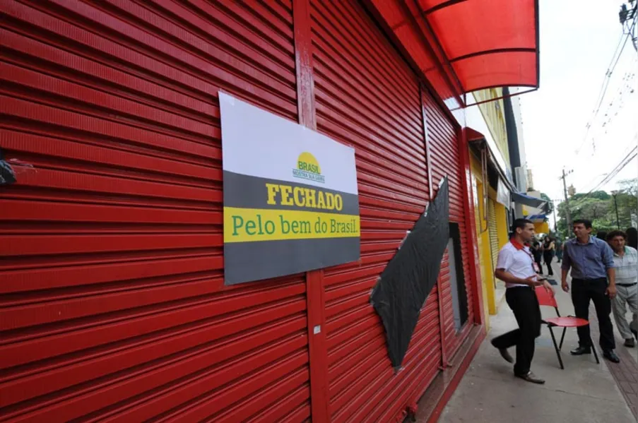 Comerciantes fecham as portas e enterram governo Dilma
