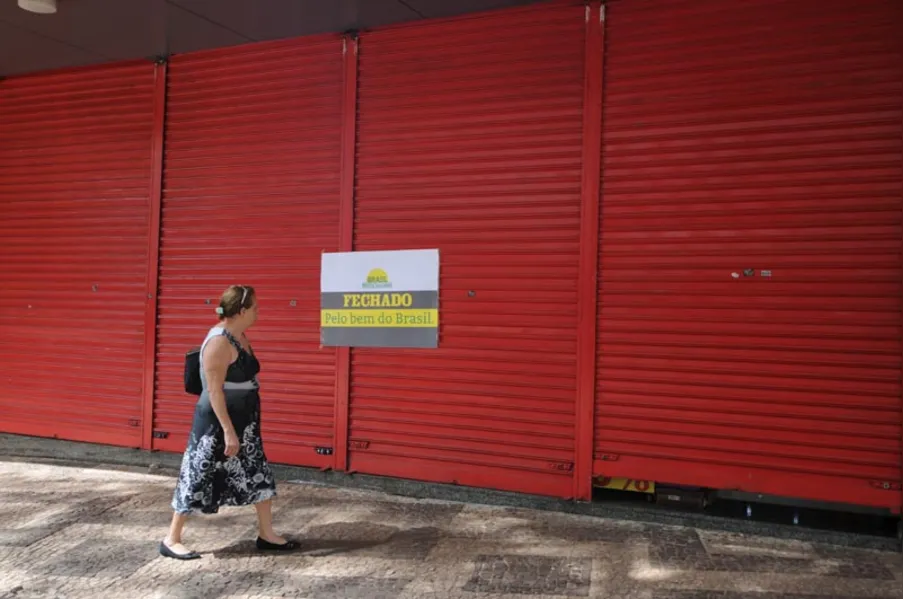 Comerciantes fecham as portas e enterram governo Dilma