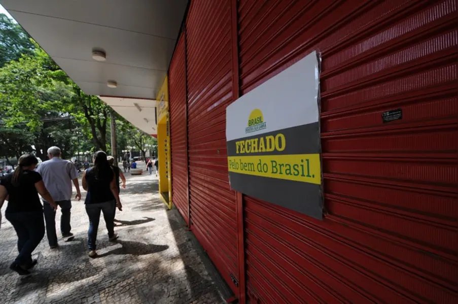 Comerciantes fecham as portas e enterram governo Dilma