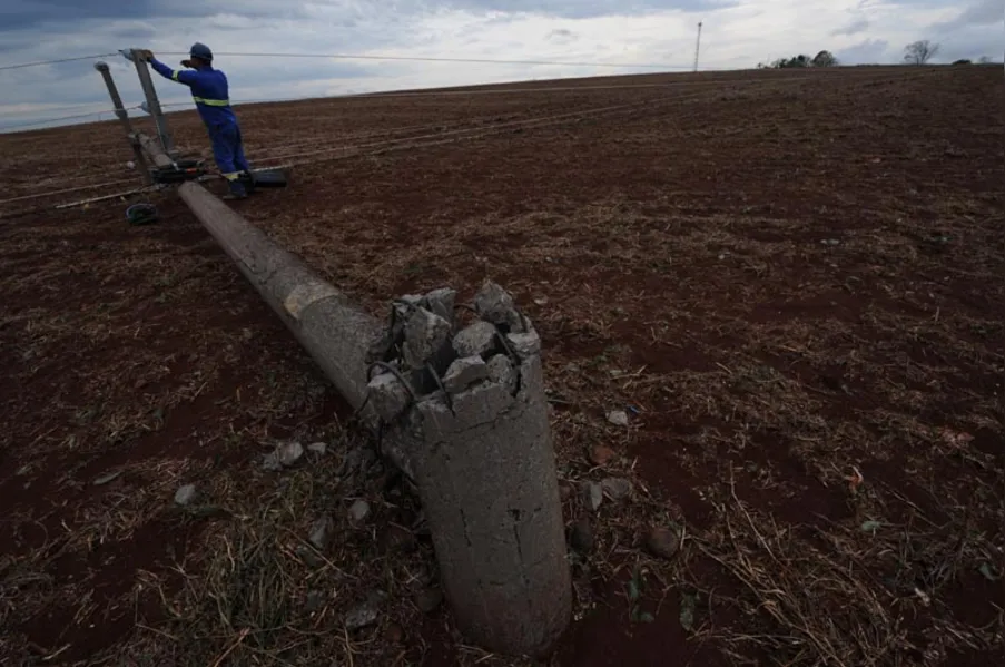 DEVASTAÇÃO - Dia de reconstrução em Santa Mariana