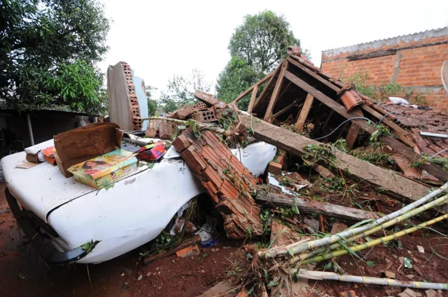 DEVASTAÇÃO - Dia de reconstrução em Santa Mariana