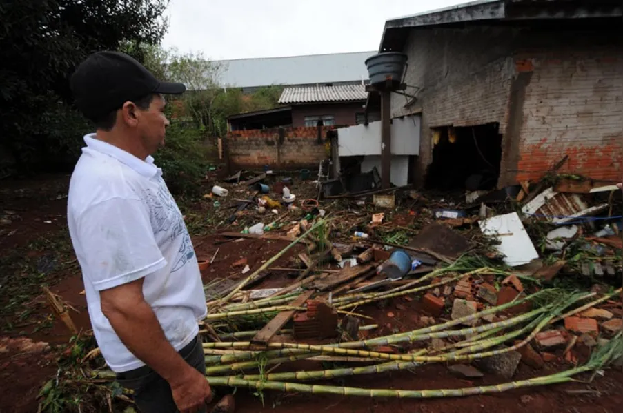 DEVASTAÇÃO - Dia de reconstrução em Santa Mariana
