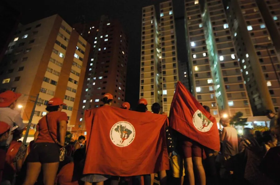 Militantes protestam contra impeachment de Dilma