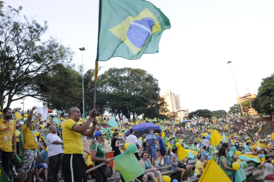 Londrinenses comemoram no Zerão