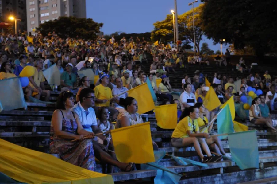 Londrinenses comemoram no Zerão