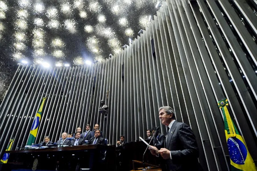 Após mais de 20 horas de sessão, impeachment de Dilma é aprovado no Senado