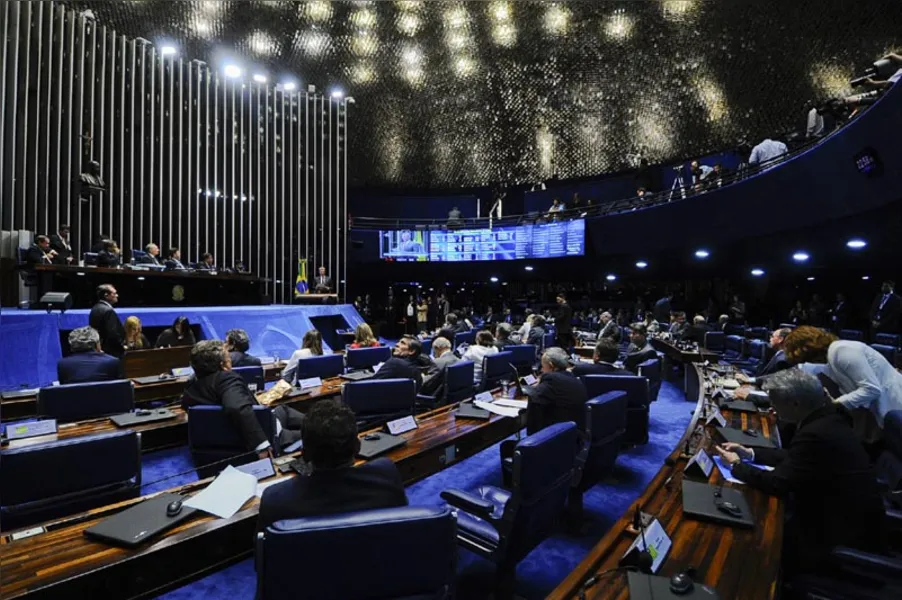 Após mais de 20 horas de sessão, impeachment de Dilma é aprovado no Senado
