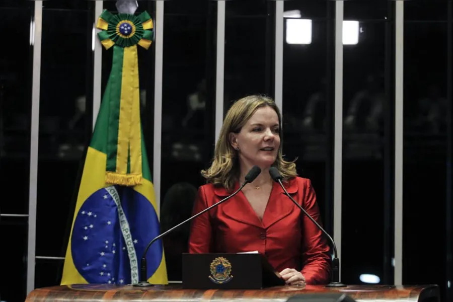Após mais de 20 horas de sessão, impeachment de Dilma é aprovado no Senado