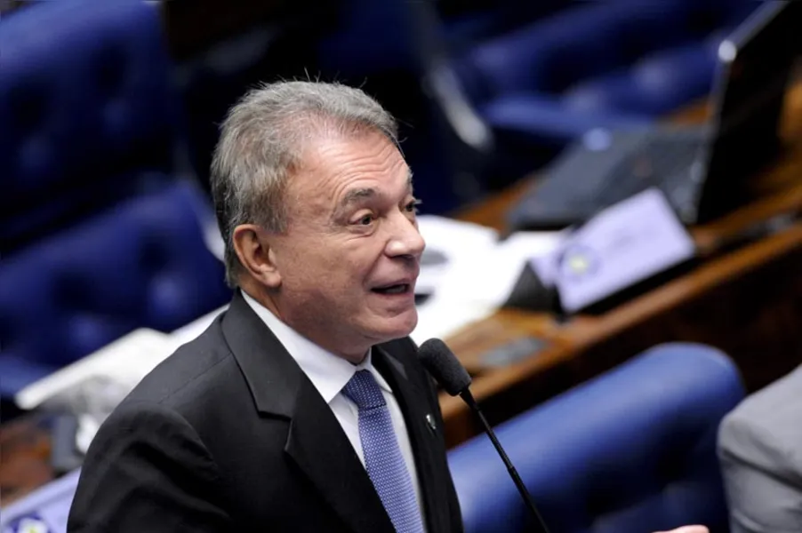 Após mais de 20 horas de sessão, impeachment de Dilma é aprovado no Senado