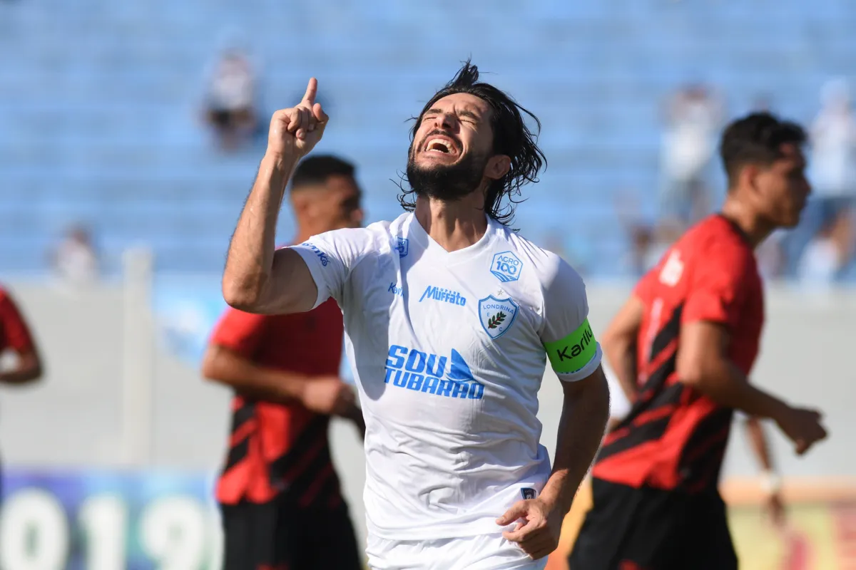 Imagem ilustrativa da imagem LEC aplica goleada no Athletico e garante vaga nas semifinais