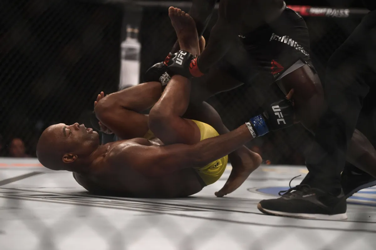 Anderson Silva, aos 44 anos, perdeu 6 das últimas 7 lutas