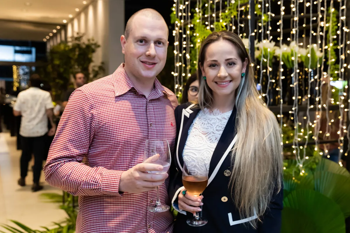 Wilson Cavina Junior e Thaís Mallmann