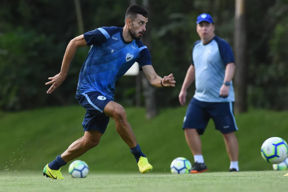 Com uma lesão na coxa, Anderson Leite não deve jogar no Couto Pereira