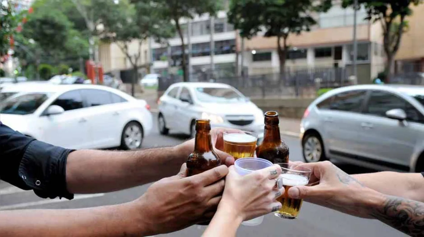 Imagem ilustrativa da imagem TJ considera legal lei que proíbe beber na rua após as 22h