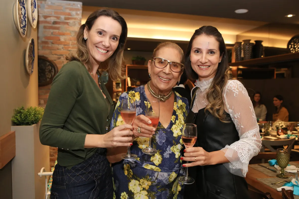 Sarah Freitas entre Karla Rossi e Maria Fernanda Ticianelli