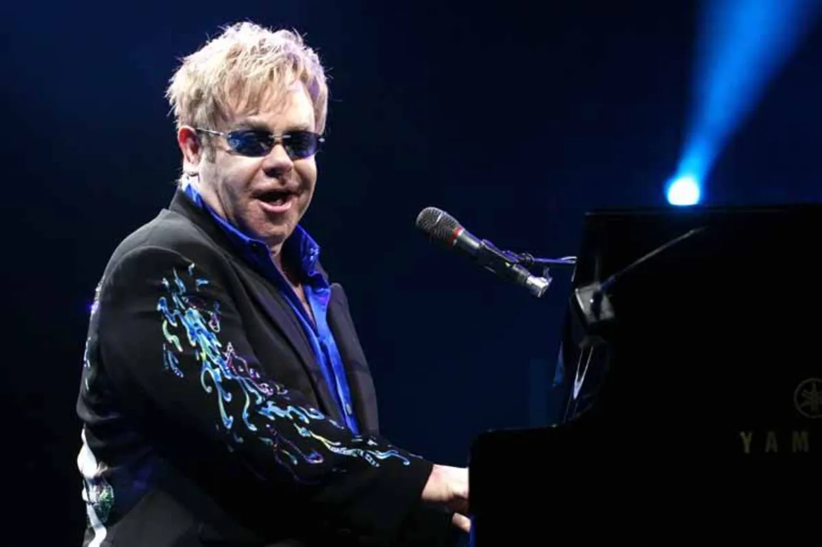 'Rocketman': cinebiografia de Elton John deve estrear em maio