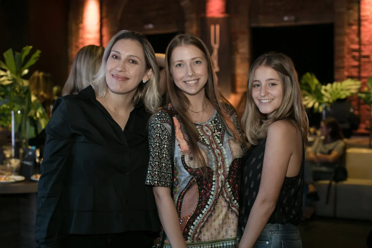 Grasi Nunes, Rafaela Rapcham, e Laura Altmann