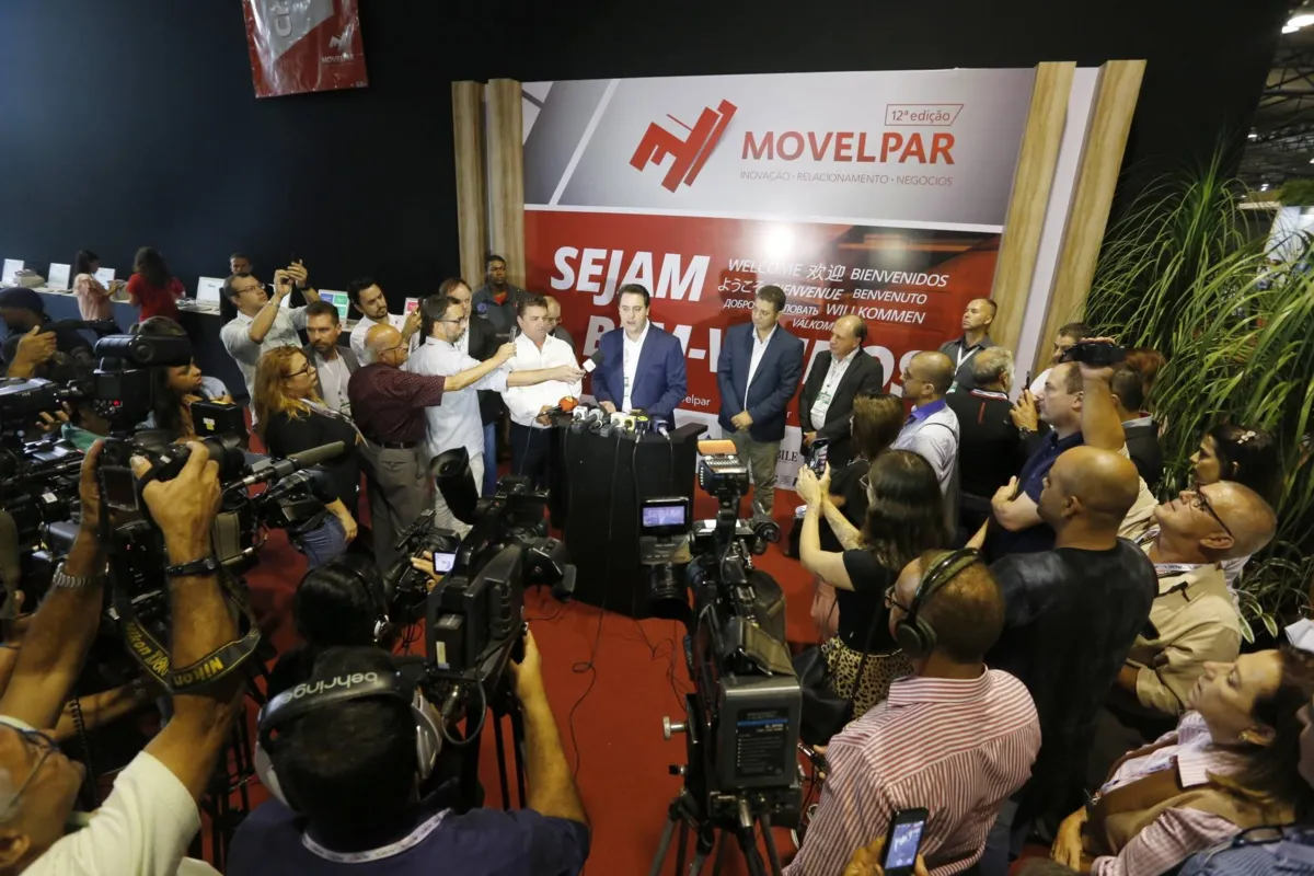 O governador Carlos Massa Ratinho Junior participa em Arapongas; da 12ª edição da Movelpar – Feira de Móveis do Paraná. Na oportunidade o governador assinou convênios com o prefeito Sergio Onofre. -; Arapongas; 20/03/2019; -; Foto: Arnaldo Alves/ANPr