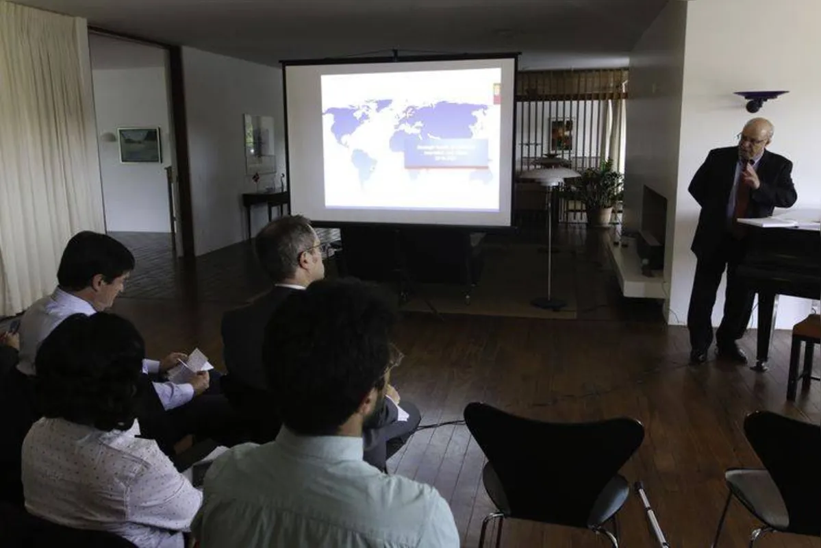 Imagem ilustrativa da imagem Governo pretende digitalizar mais de mil serviços para a população
