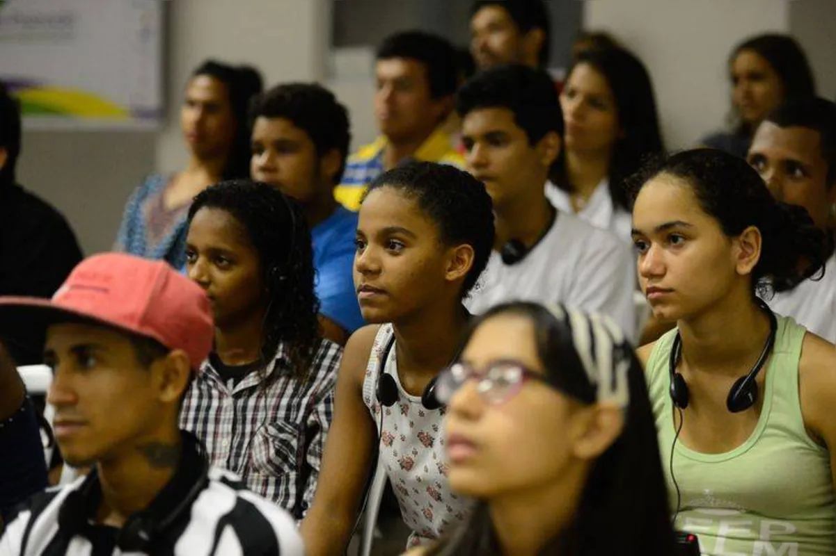 Imagem ilustrativa da imagem Jovens têm menor chance de serem contratados e maior de demissão