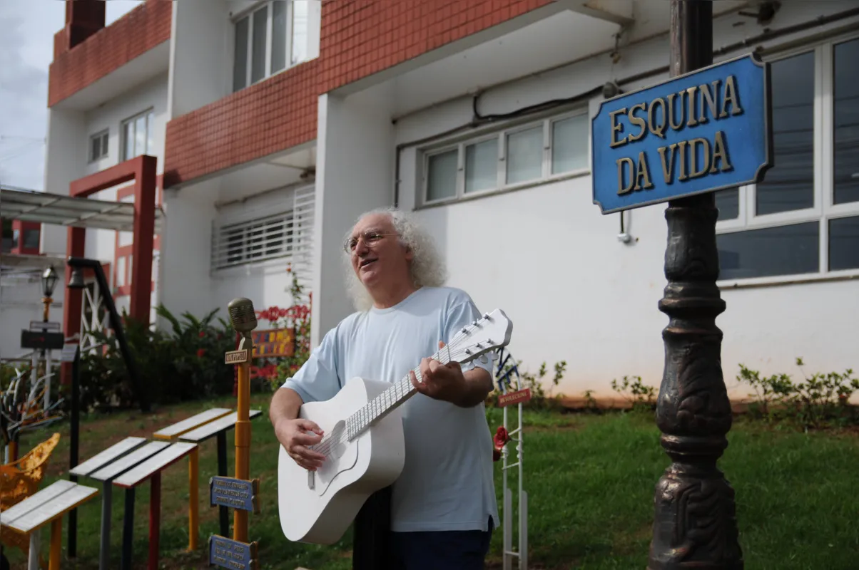 “Esse jardim filosófico funciona 24 horas por dia, não precisa pagar ingresso, não precisa fazer fila”, diz Ricardo Sahão, 62

