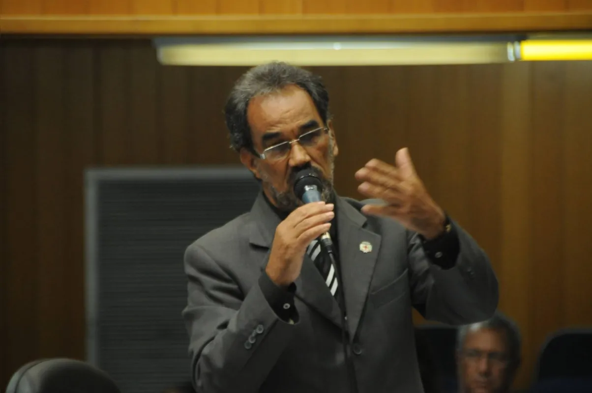 Vereador Roberto Fú (PDT) diz ser preocupante se a prefeitura colocar à venda bens públicos a cada iniciativa de recuperar o asfalto da cidade