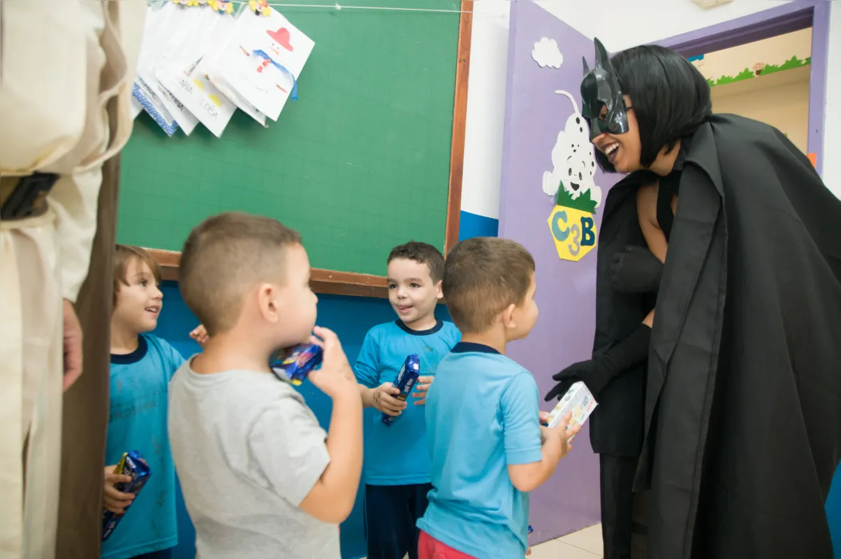Imagem ilustrativa da imagem Grupo de cosplay entrega donativos em centro infantil
