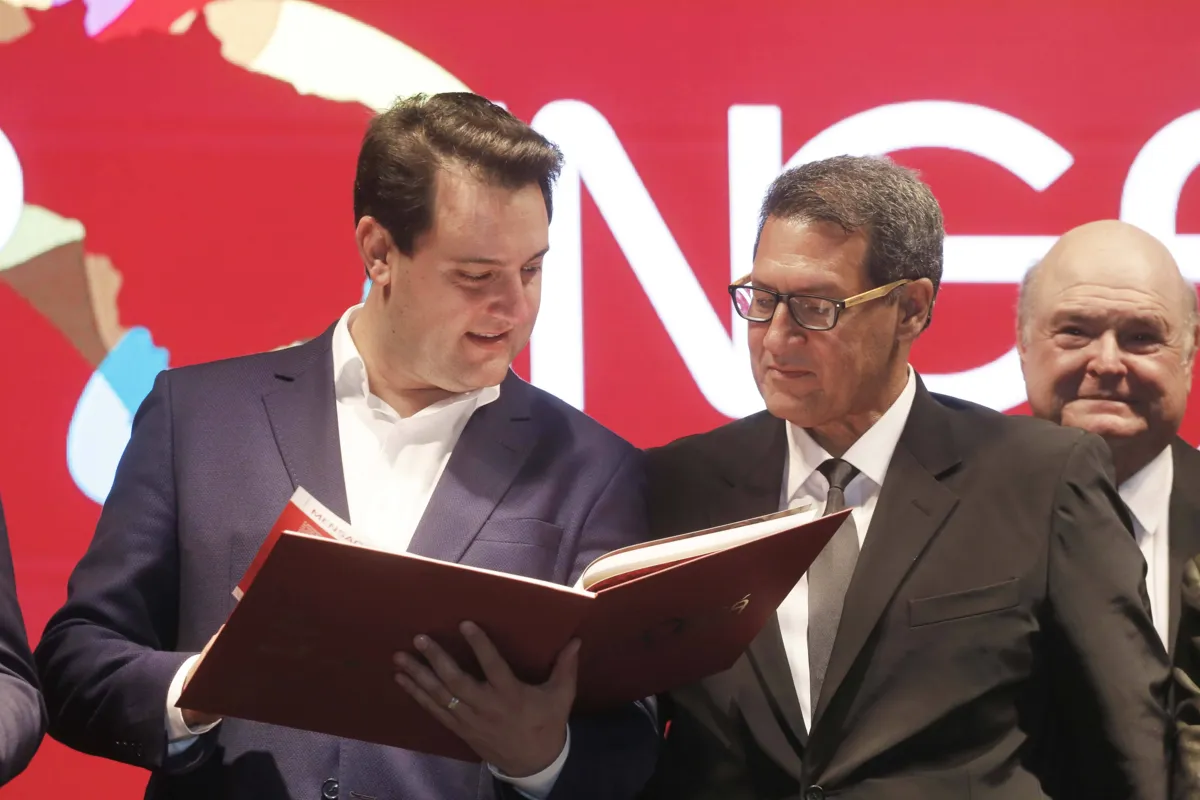 Governador Carlos Massa Ratinho Junior participa do lançamento da 47ª Expoingá-2019. Participaram da solenidade: prefeito de Maringá, Ulisses Maia, secretários: chefe da Casa Civil, Guto Silva; da Agricultura e Abastecimento, Norberto Ortigara e a  presidente da Sociedade Rural de Maringá, Maria Iraclézia de Araújo.  -  Maringá, 29/03/2019  -  Foto: Arnaldo Alves/ANPr