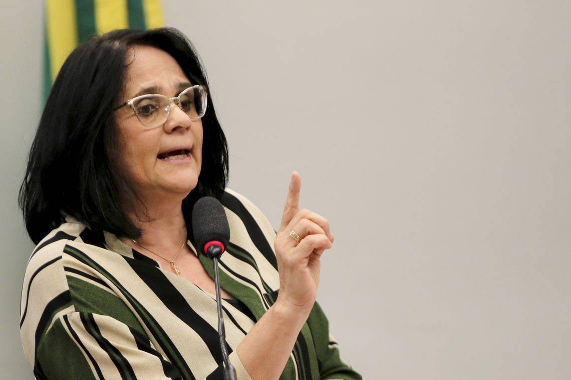 Resultado de imagem para Brasil - 'NÃ£o pretendo sair do governo', afirma Damares Alves